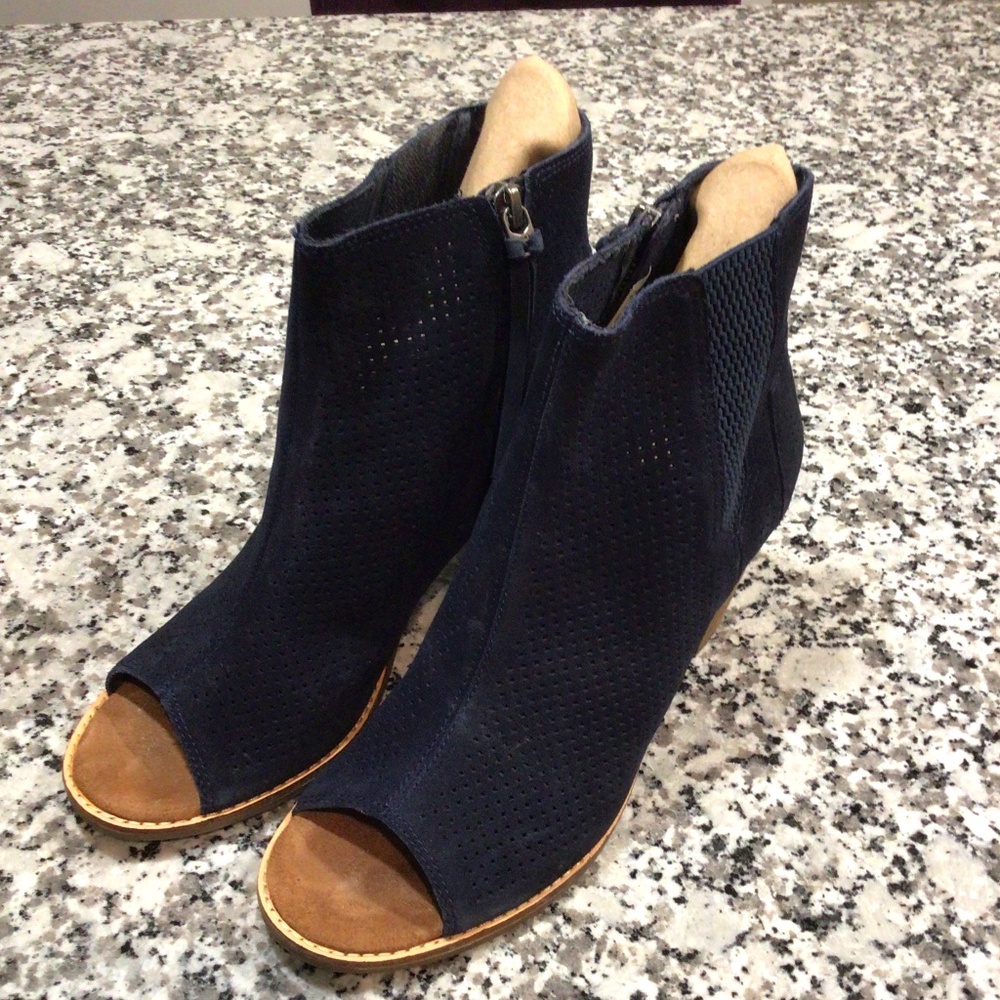 Tom’s Suede Boots